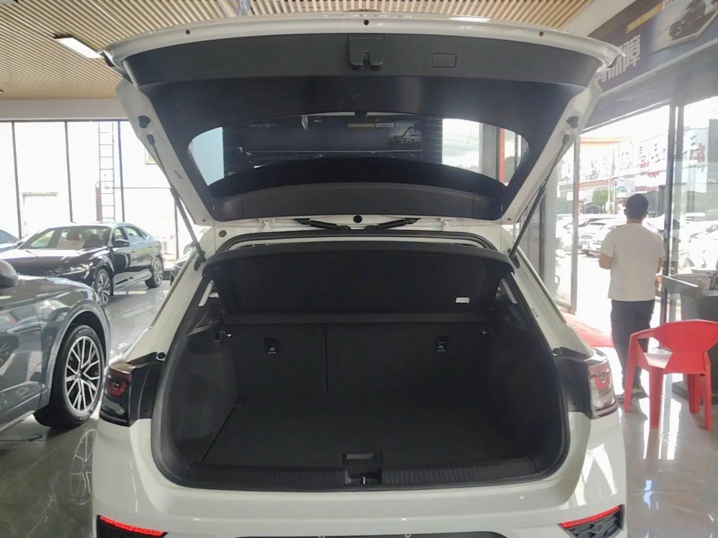 Volkswagen T-ROC 2023 280TSI DSG Two-Wheel Drive Time Edition — миниатюра 22