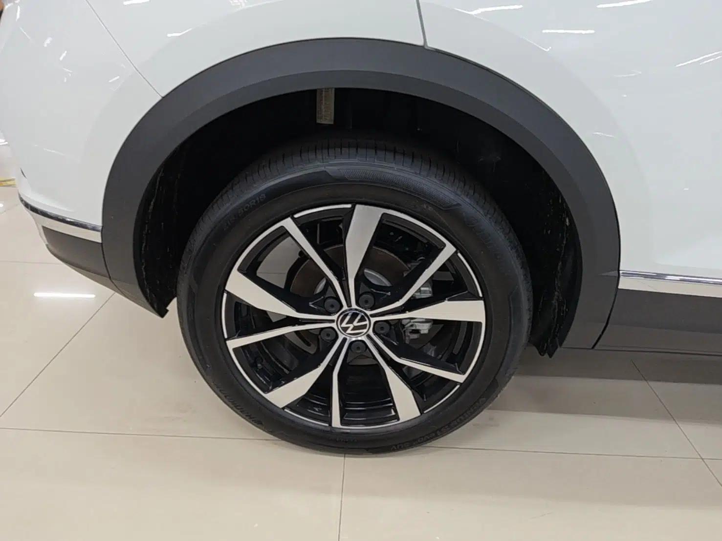 Volkswagen T-ROC 2026 Model 280TSI DSG Two-Wheel Drive Shiguang Edition — миниатюра 11