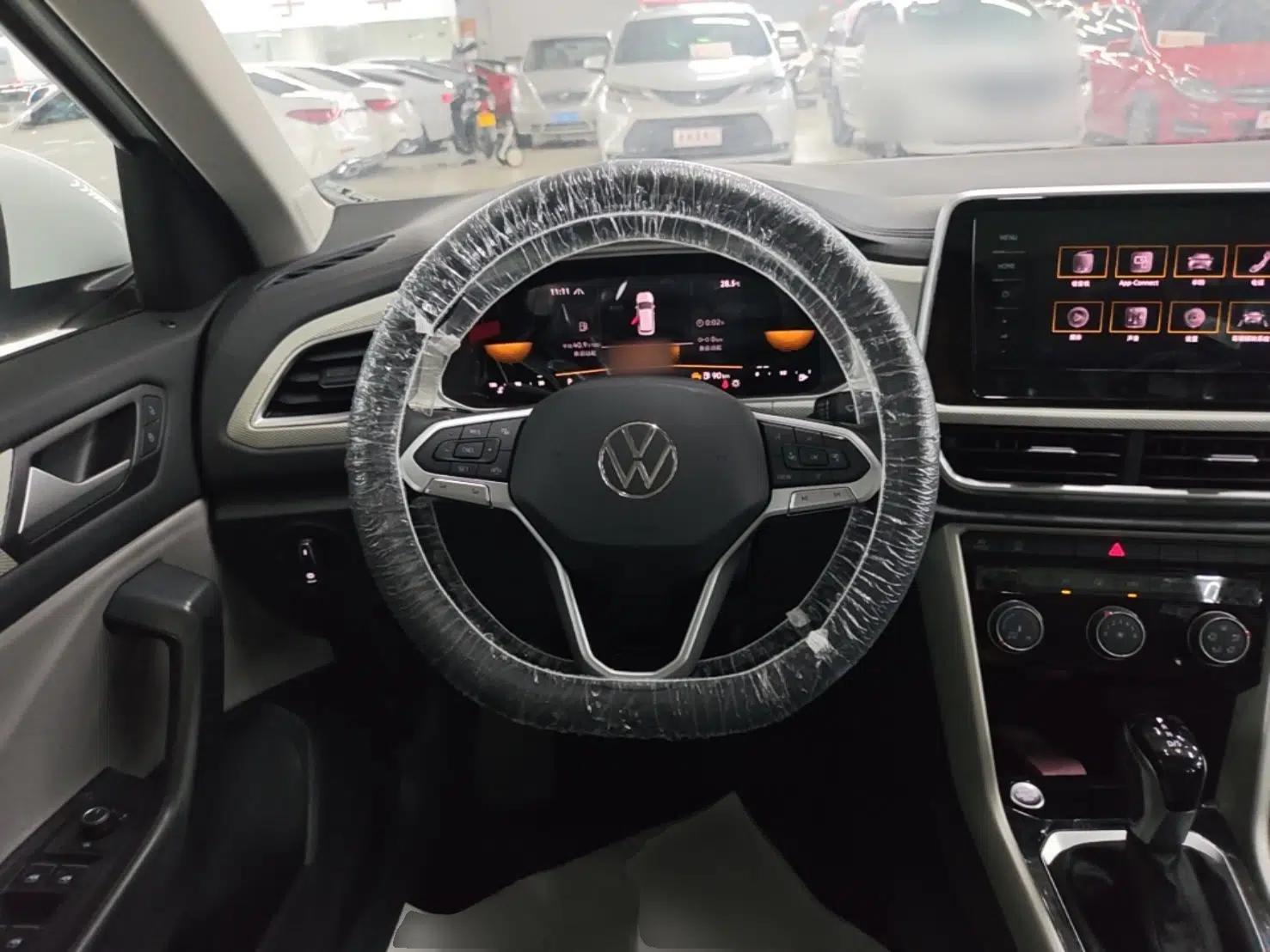 Volkswagen T-ROC 2026 Model 280TSI DSG Two-Wheel Drive Shiguang Edition — миниатюра 13