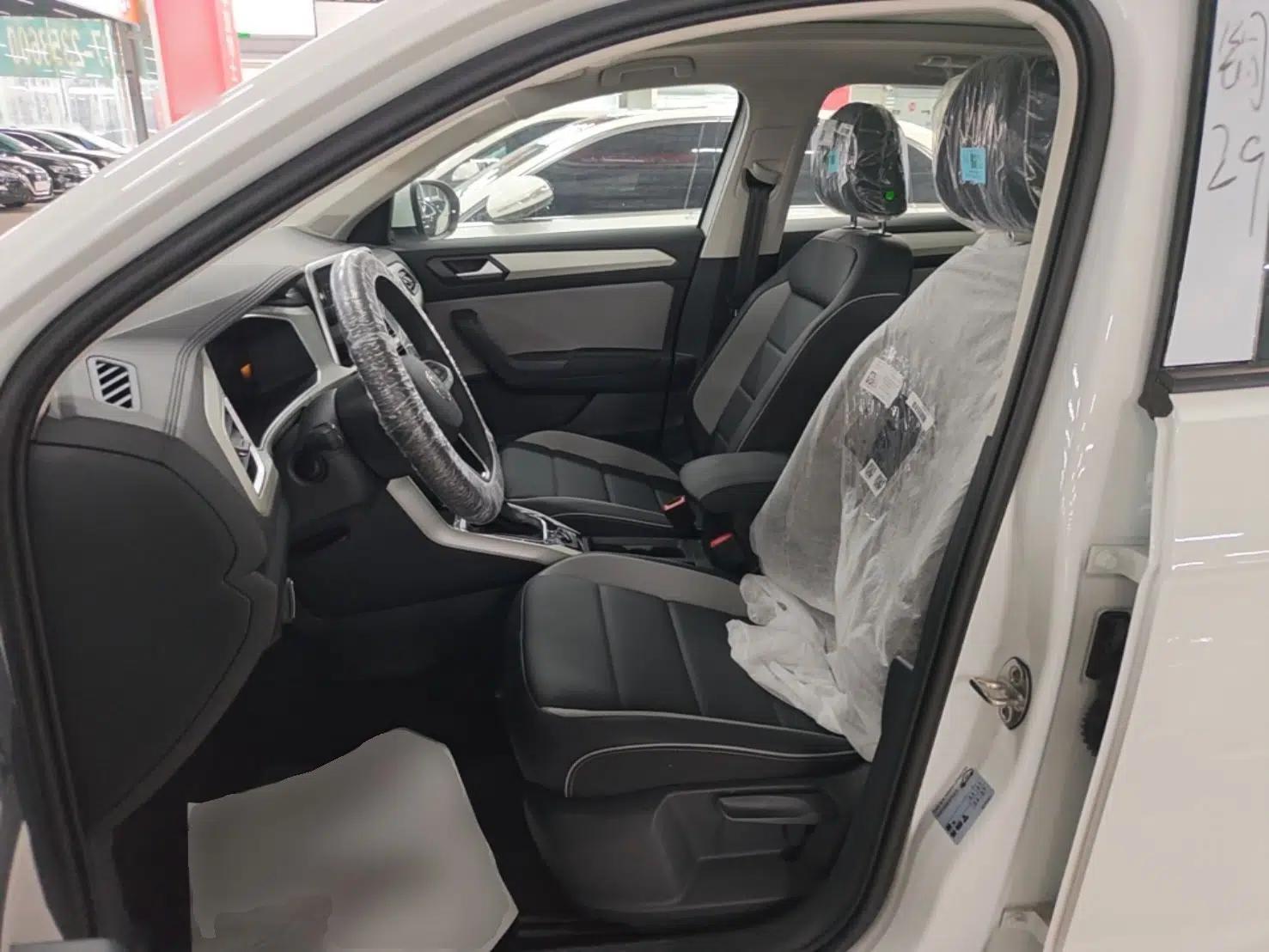Volkswagen T-ROC 2026 Model 280TSI DSG Two-Wheel Drive Shiguang Edition — миниатюра 17
