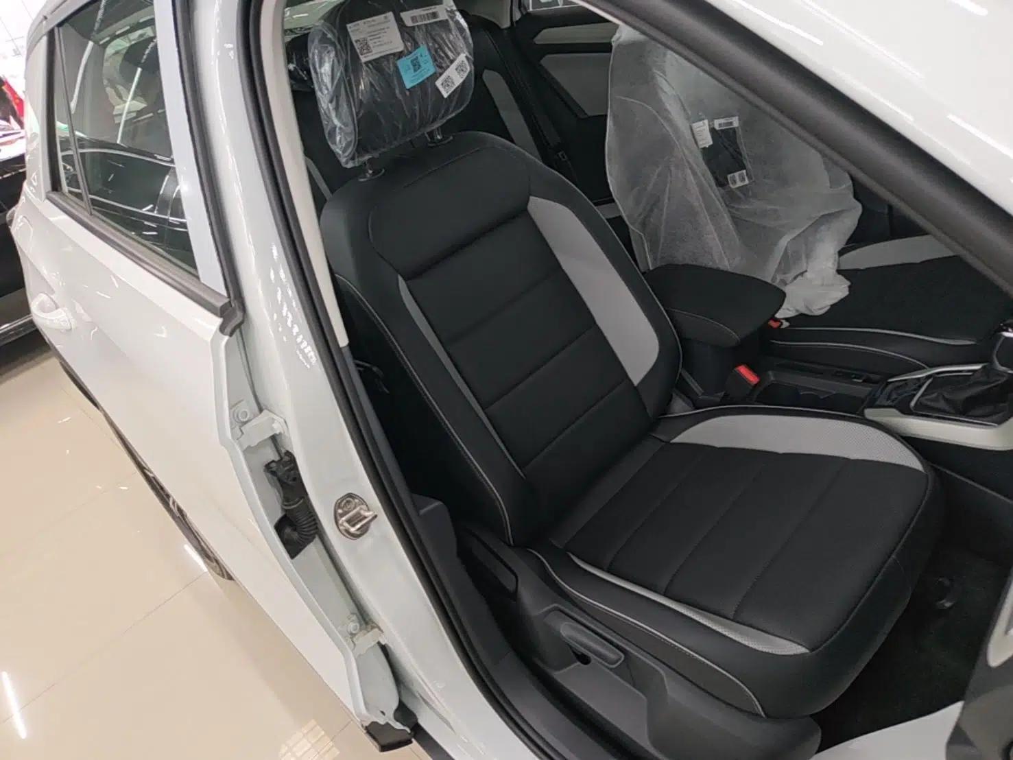 Volkswagen T-ROC 2026 Model 280TSI DSG Two-Wheel Drive Shiguang Edition — миниатюра 19