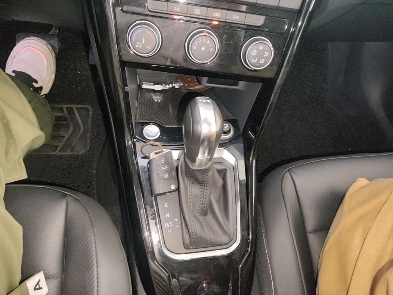 Volkswagen T-ROC 2019 280TSI DSG Two-Wheel Drive Comfort Version China VI Standard — миниатюра 16