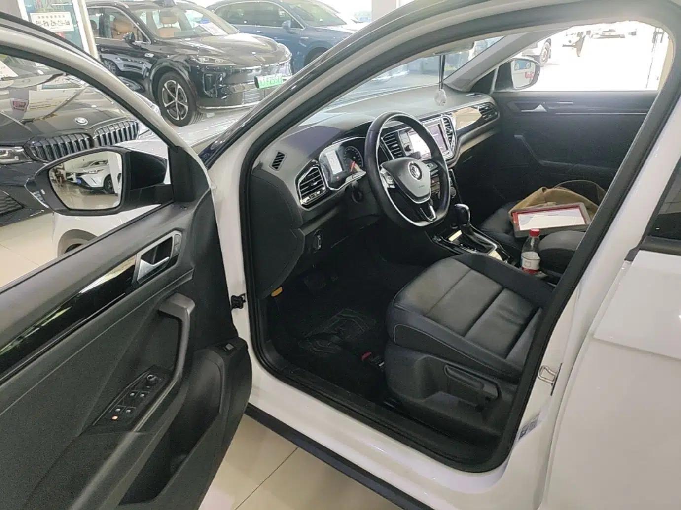 Volkswagen T-ROC 2019 280TSI DSG Two-Wheel Drive Comfort Version China VI Standard — миниатюра 18