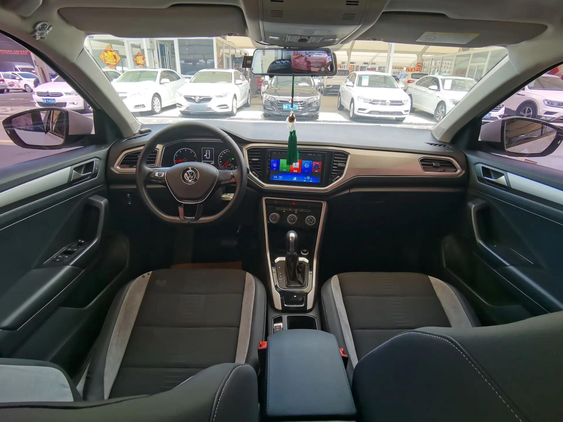 Volkswagen T-ROC 2018 230TSI DSG Two-Wheel Drive Advanced Version China V Standard — миниатюра 17