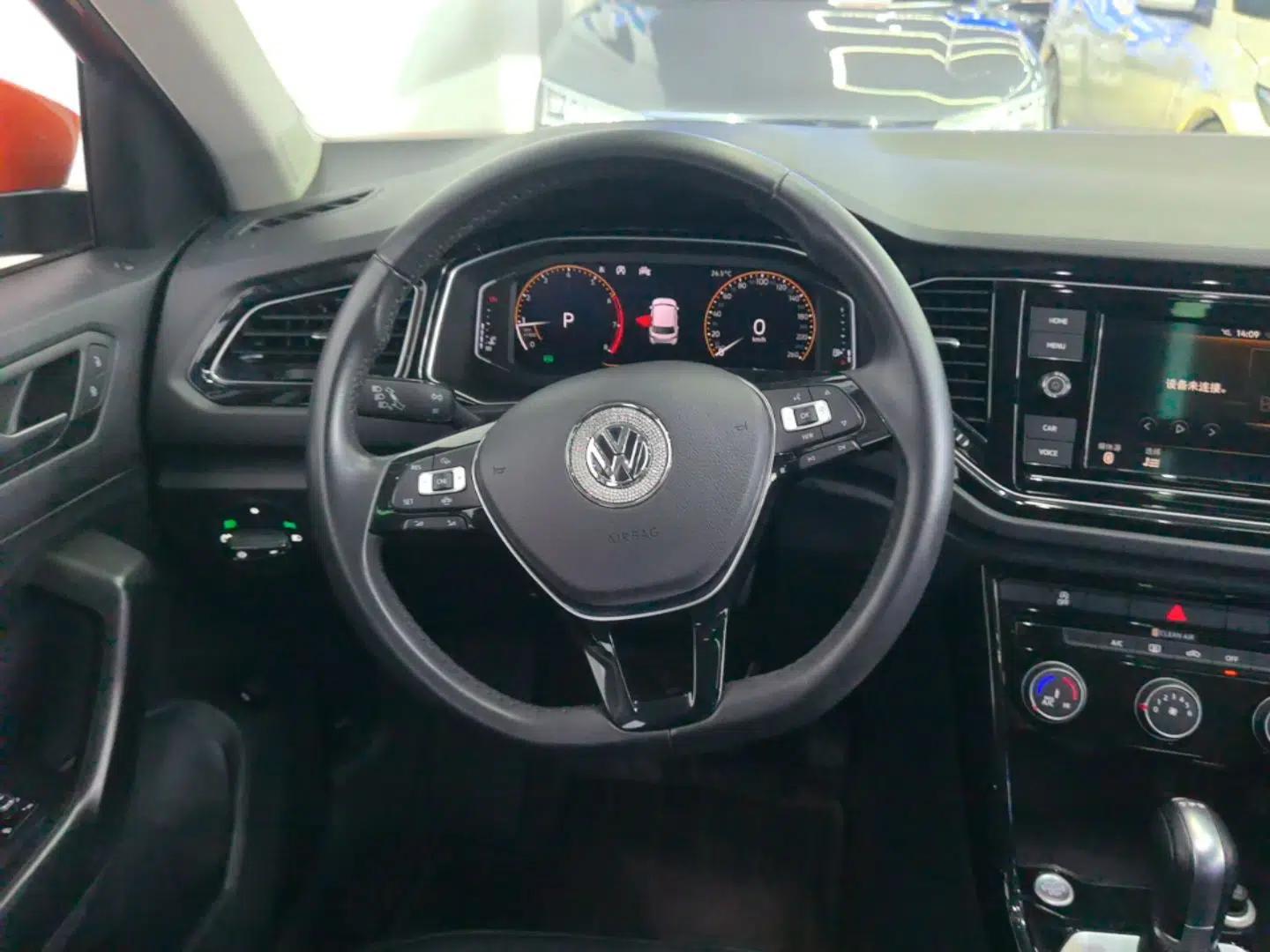 Volkswagen T-ROC 2020 280TSI DSG Two-Wheel Drive Comfort Version — миниатюра 13