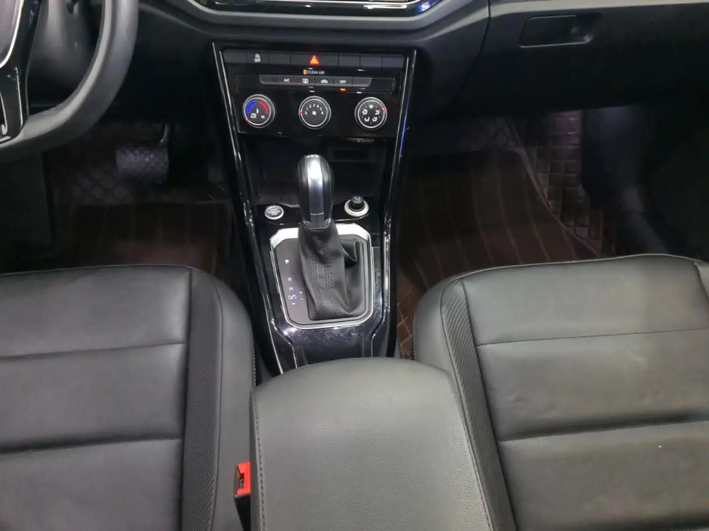 Volkswagen T-ROC 2020 280TSI DSG Two-Wheel Drive Comfort Version — миниатюра 16