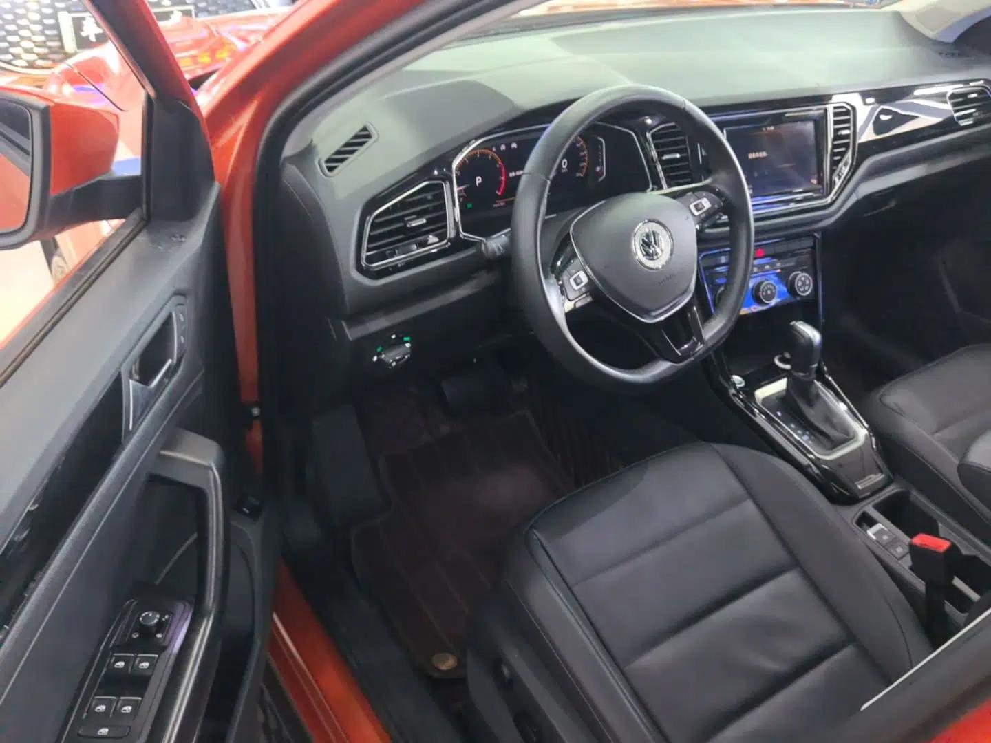 Volkswagen T-ROC 2020 280TSI DSG Two-Wheel Drive Comfort Version — миниатюра 18