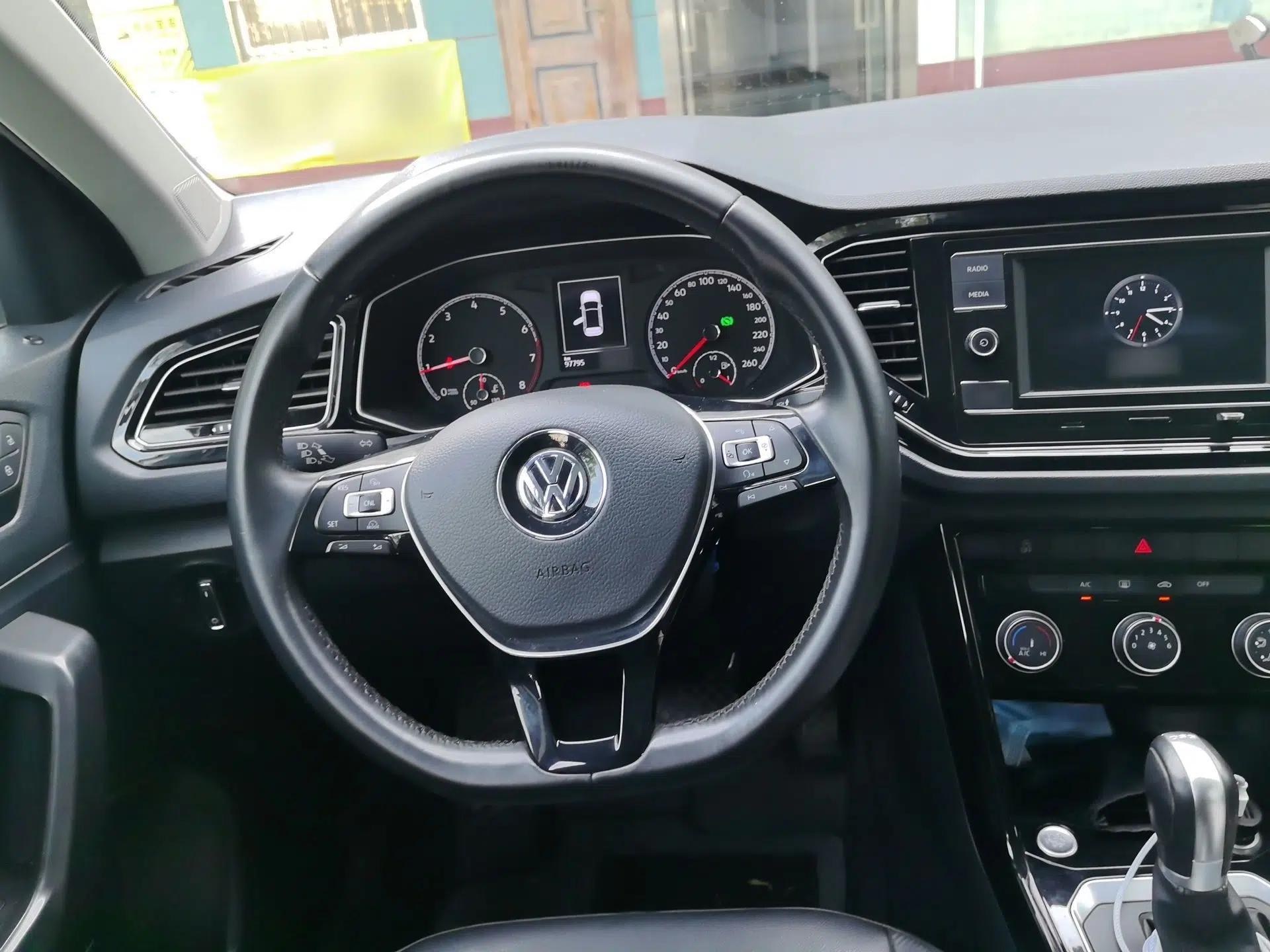 Volkswagen T-ROC 2018 280TSI DSG Two-Wheel-Drive Comfort Version China V Standard — миниатюра 10