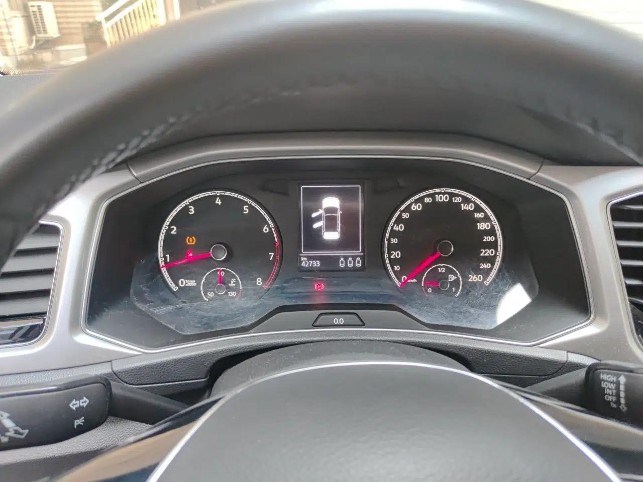 Volkswagen T-ROC 2021 280TSI DSG Two-Wheel Drive Elite Connect Edition — миниатюра 11