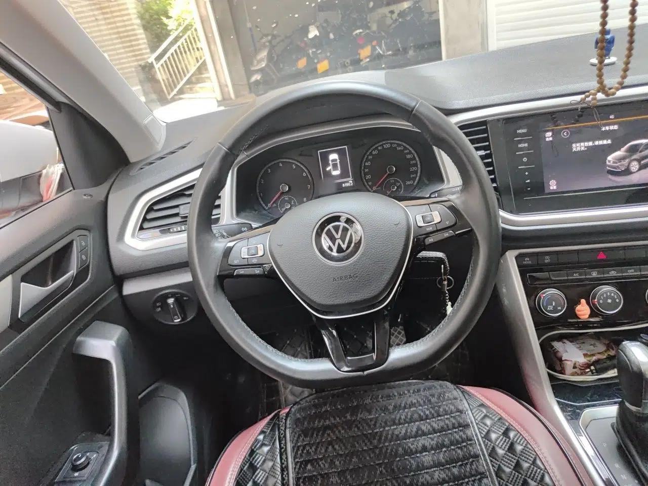 Volkswagen T-ROC 2021 280TSI DSG Two-Wheel Drive Elite Connect Edition — миниатюра 10