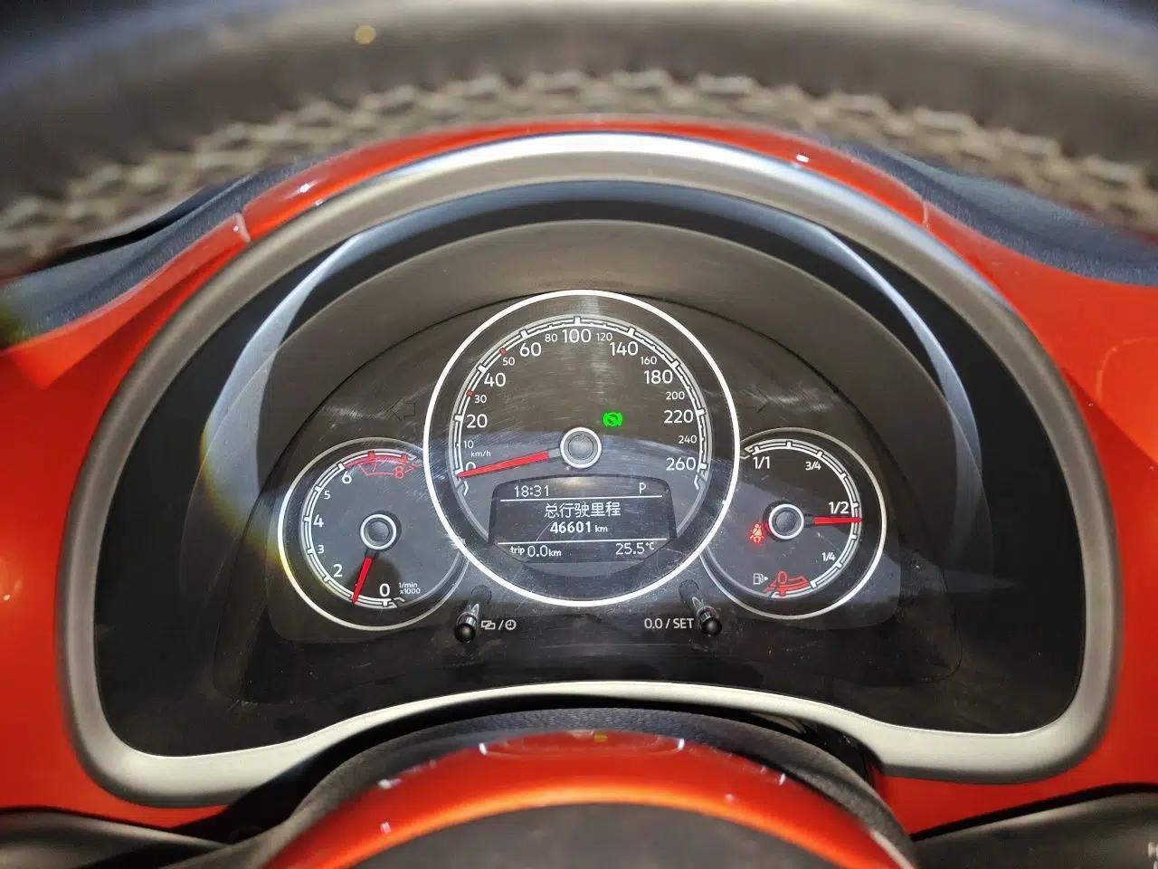 Volkswagen Beetle 2018 180TSI Joyful Orange Edition — миниатюра 11