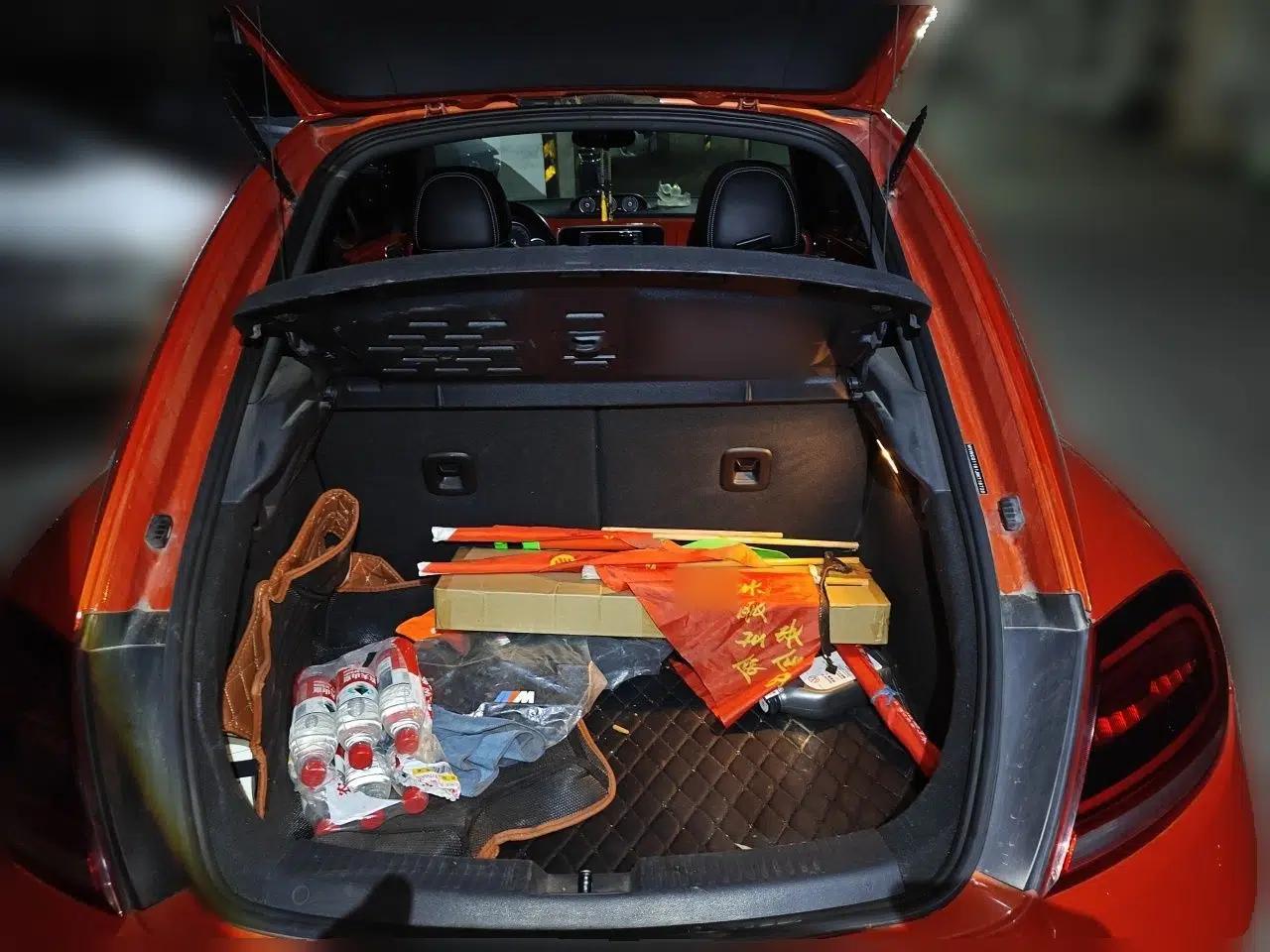 Volkswagen Beetle 2018 180TSI Joyful Orange Edition — миниатюра 19