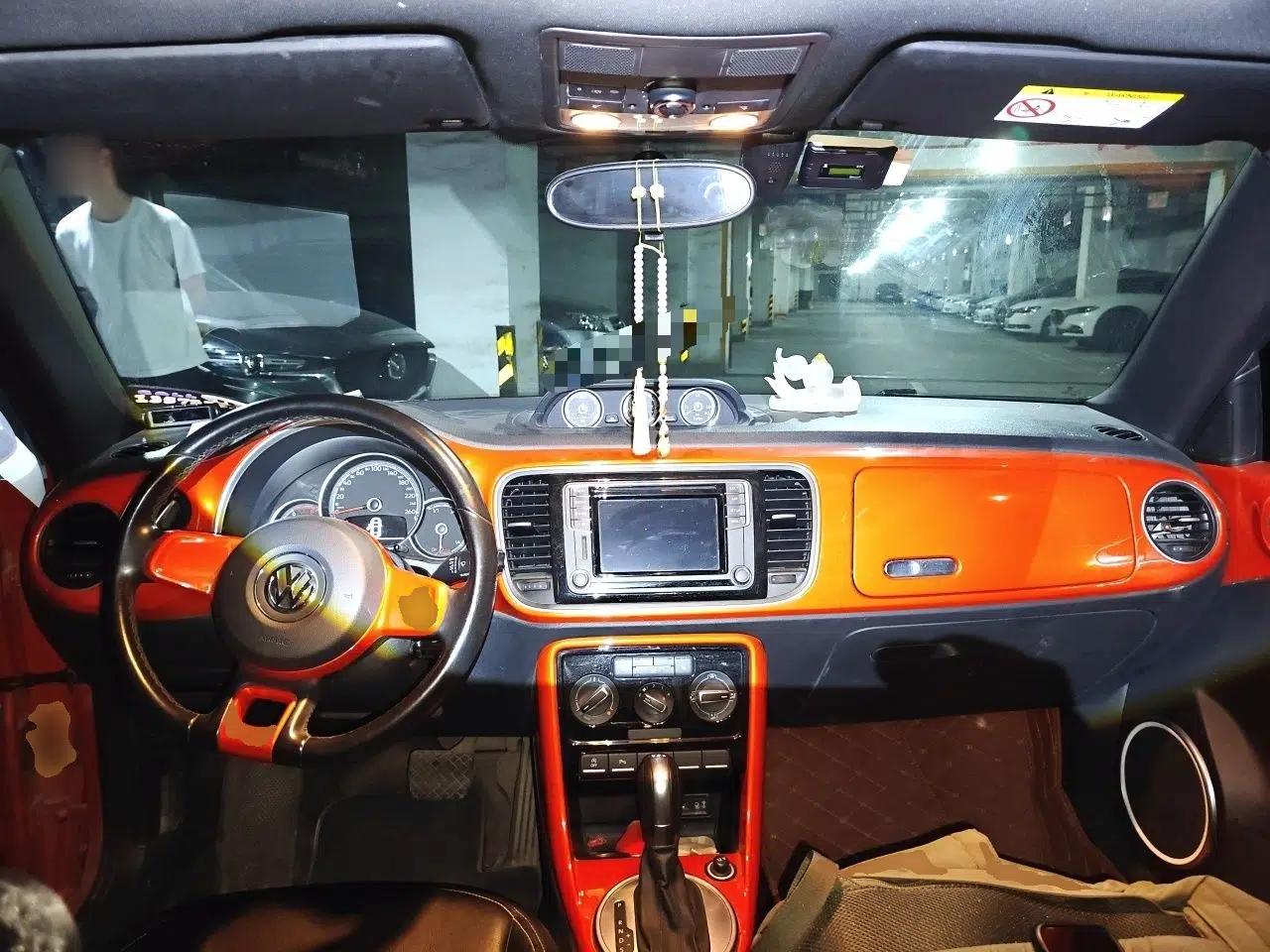 Volkswagen Beetle 2018 180TSI Joyful Orange Edition — миниатюра 9