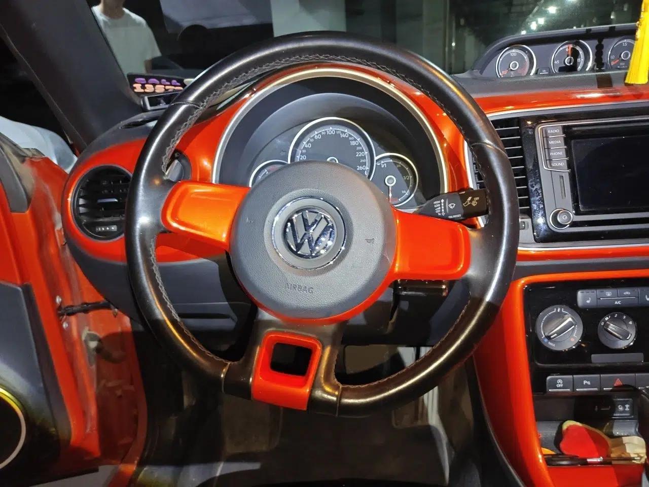 Volkswagen Beetle 2018 180TSI Joyful Orange Edition — миниатюра 10