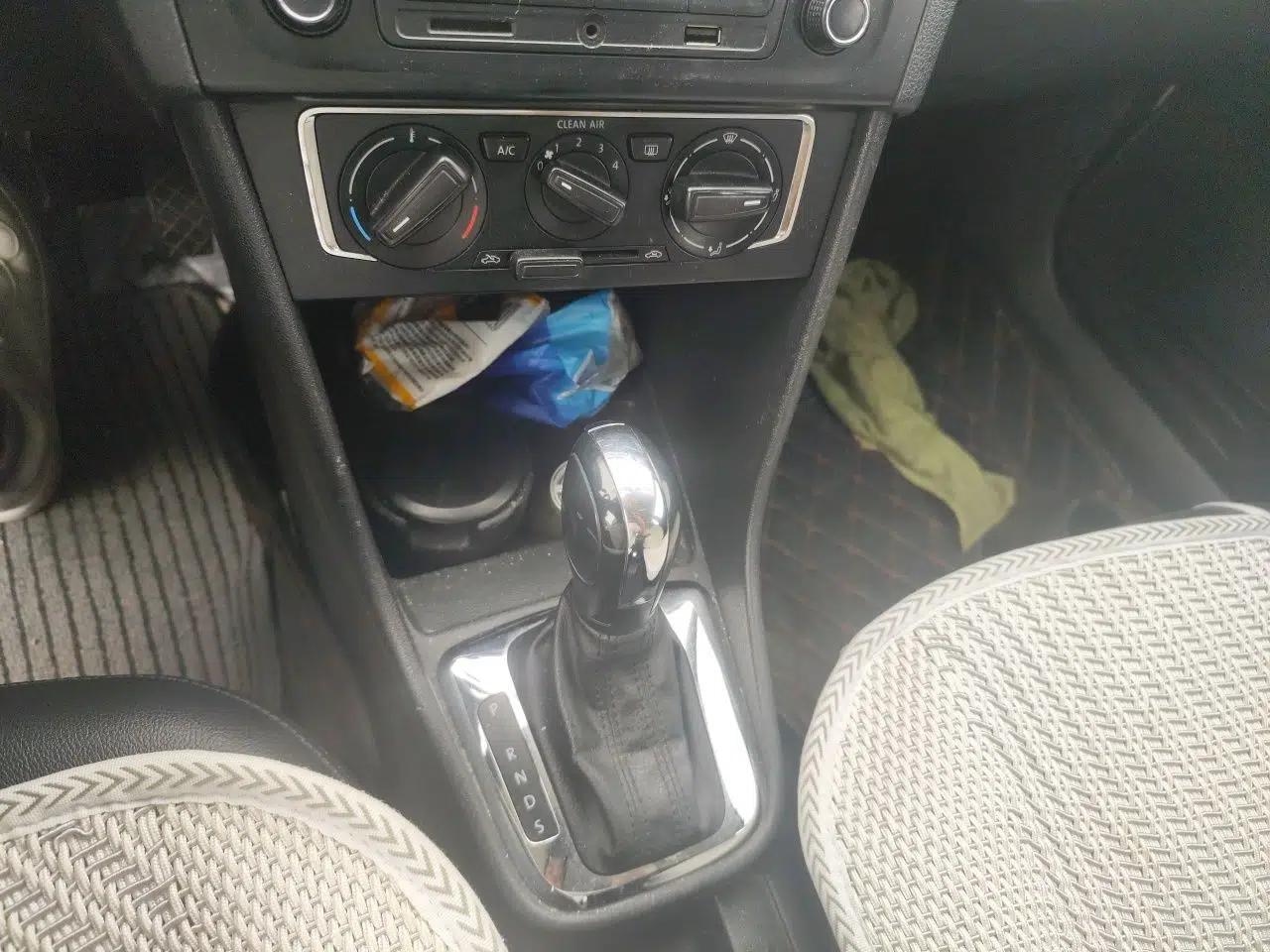 Volkswagen Santana 2015 1.6L Automatic Comfort Edition — миниатюра 14