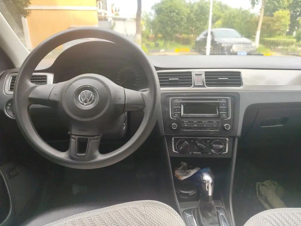 Volkswagen Santana 2015 1.6L Automatic Comfort Edition — миниатюра 9