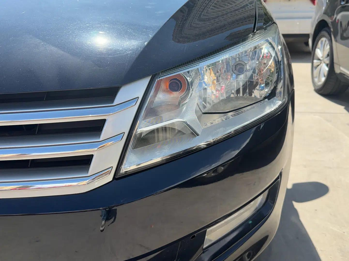 Volkswagen Santana 2015 1.6L Manual Comfort Edition — миниатюра 2