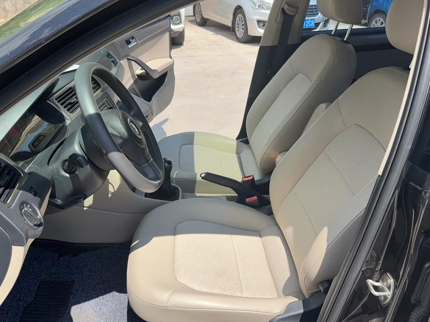 Volkswagen Santana 2015 1.6L Manual Comfort Edition — миниатюра 14