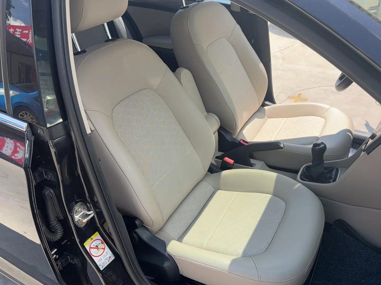 Volkswagen Santana 2015 1.6L Manual Comfort Edition — миниатюра 16