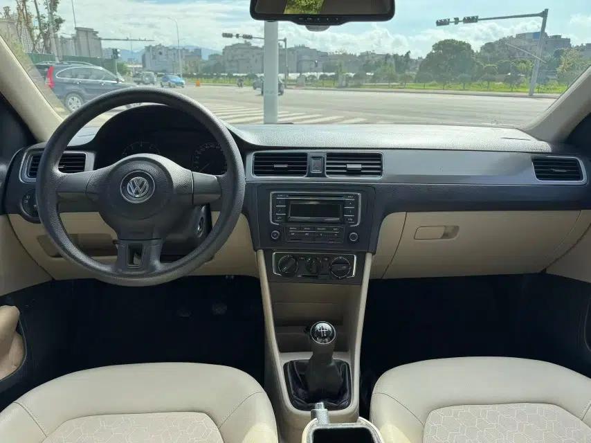 Volkswagen Santana 2015 1.6L Manual Comfort Edition — миниатюра 20