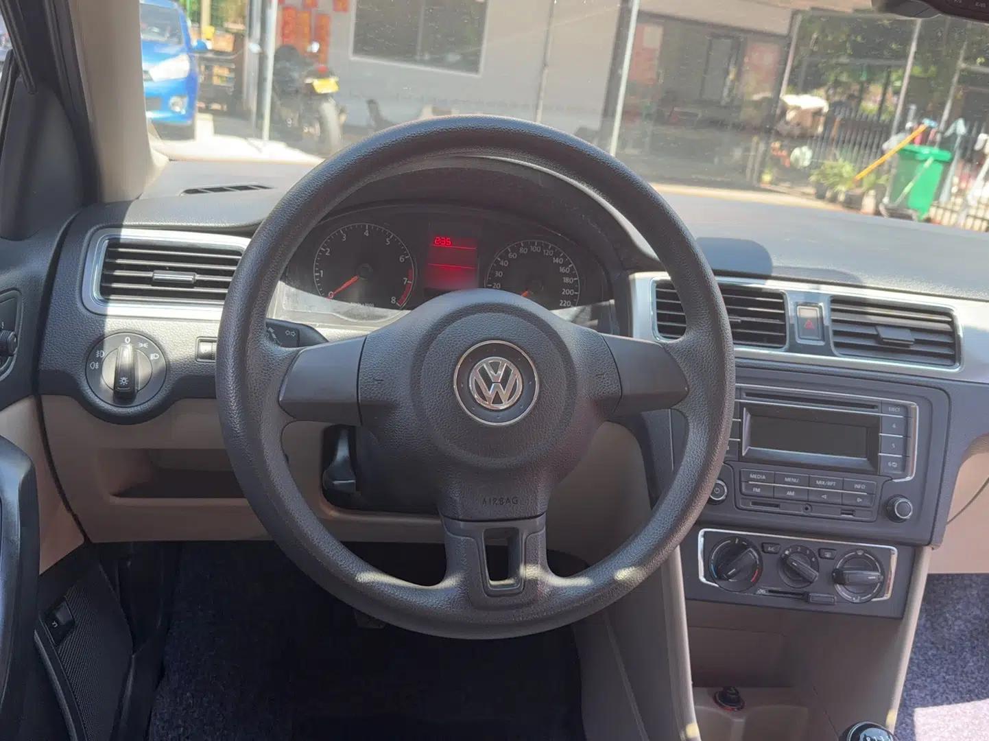 Volkswagen Santana 2015 1.6L Manual Comfort Edition — миниатюра 9