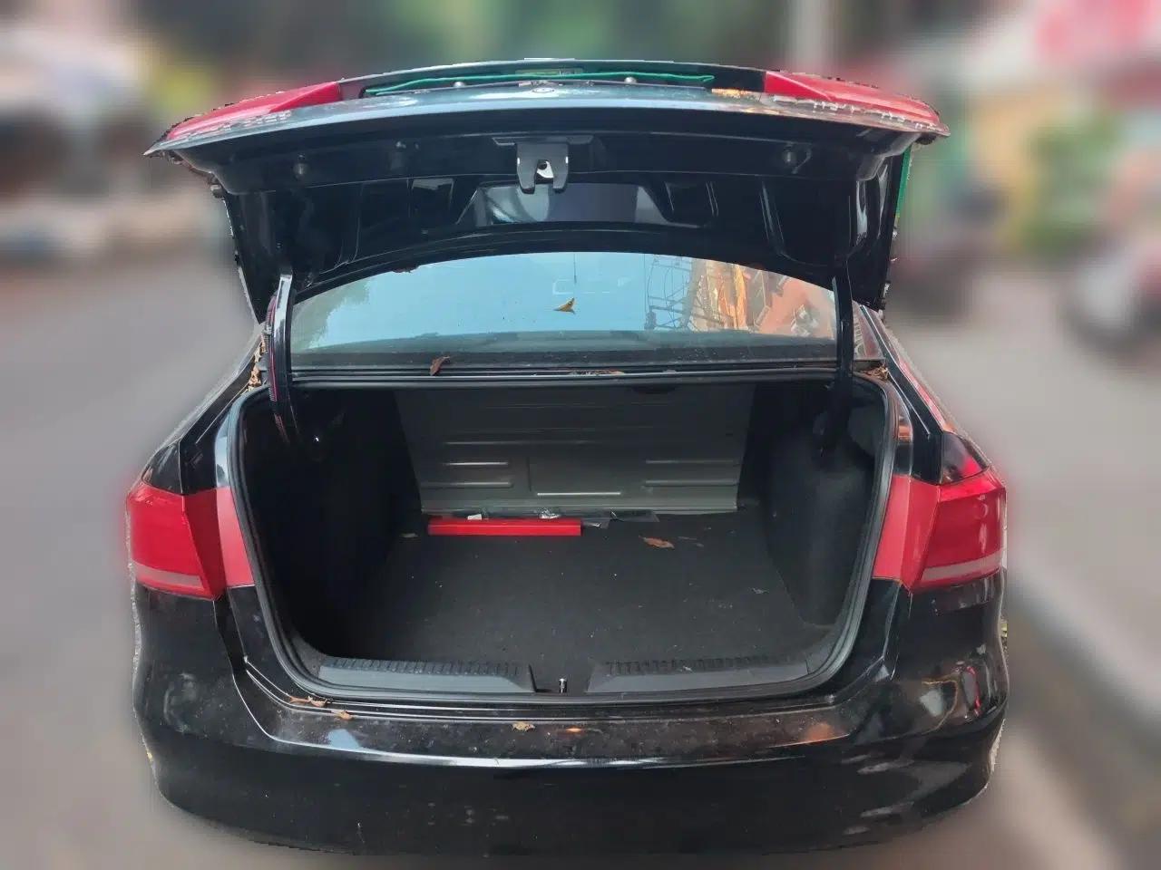 Volkswagen Santana 2013 1.6L Manual Comfort Edition — миниатюра 19