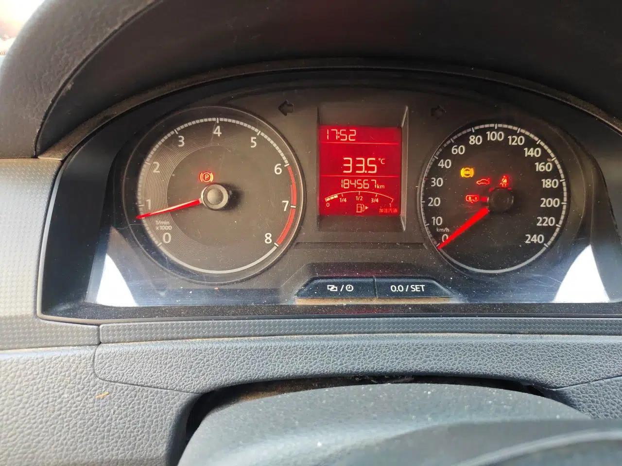 Volkswagen Santana 2016 1.6L Manual Fashion Edition — миниатюра 11