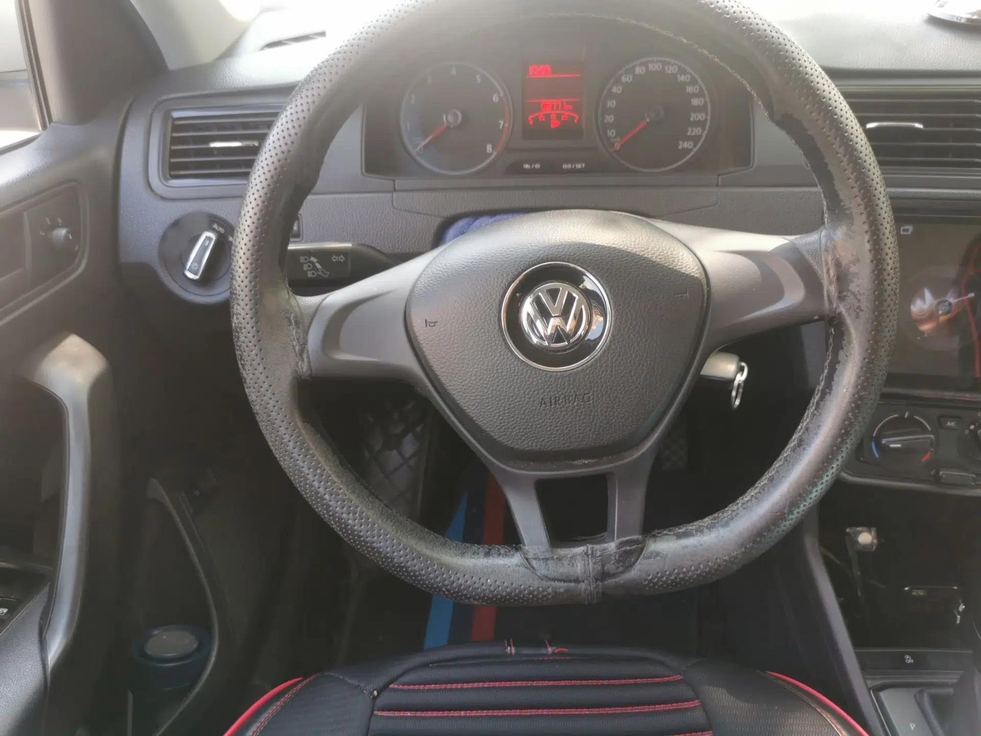 Volkswagen Santana 2018 1.5L Automatic Fashion Edition — миниатюра 10