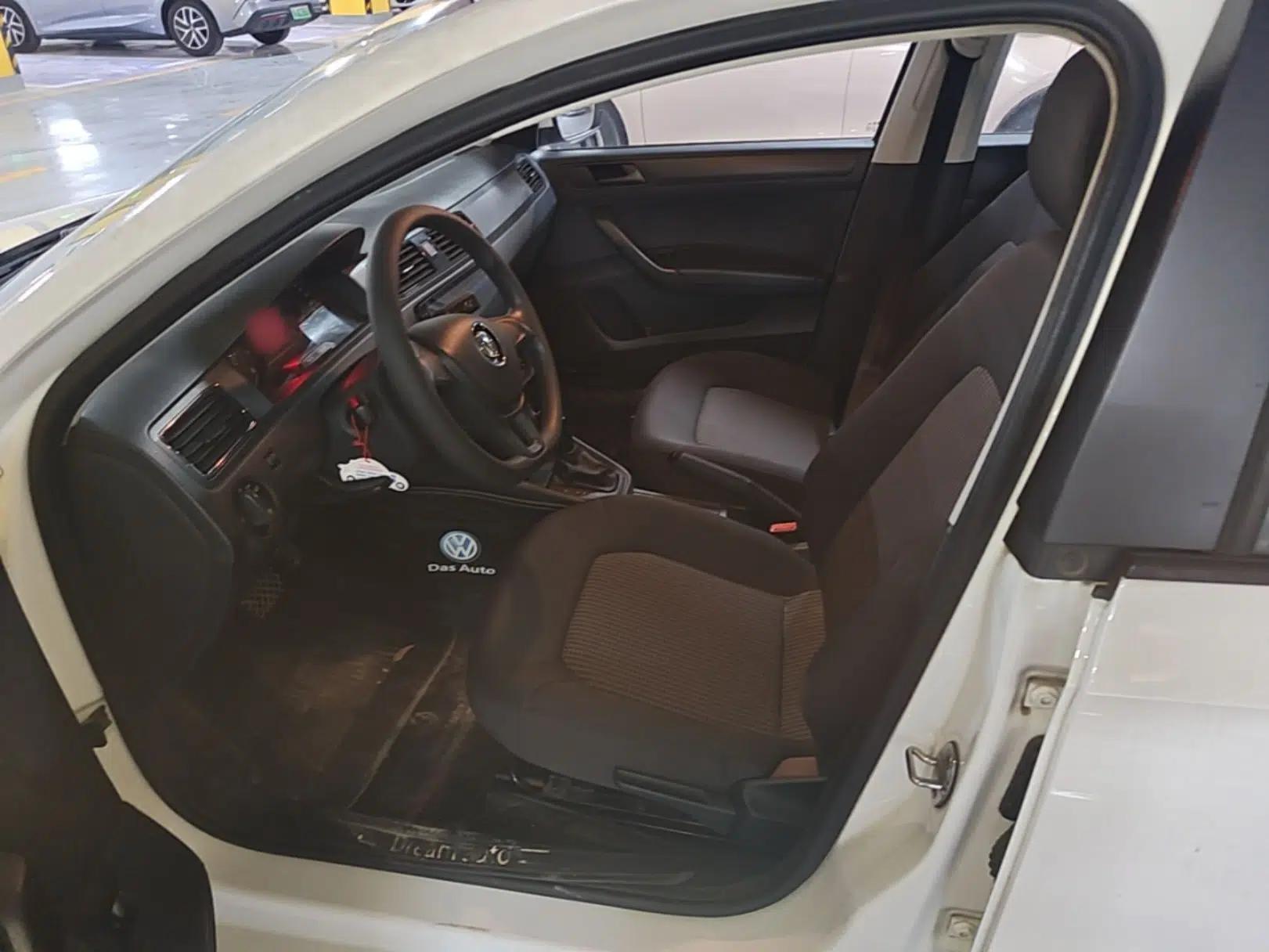 Volkswagen Santana 2016 1.6L Automatic Fashion Edition — миниатюра 17