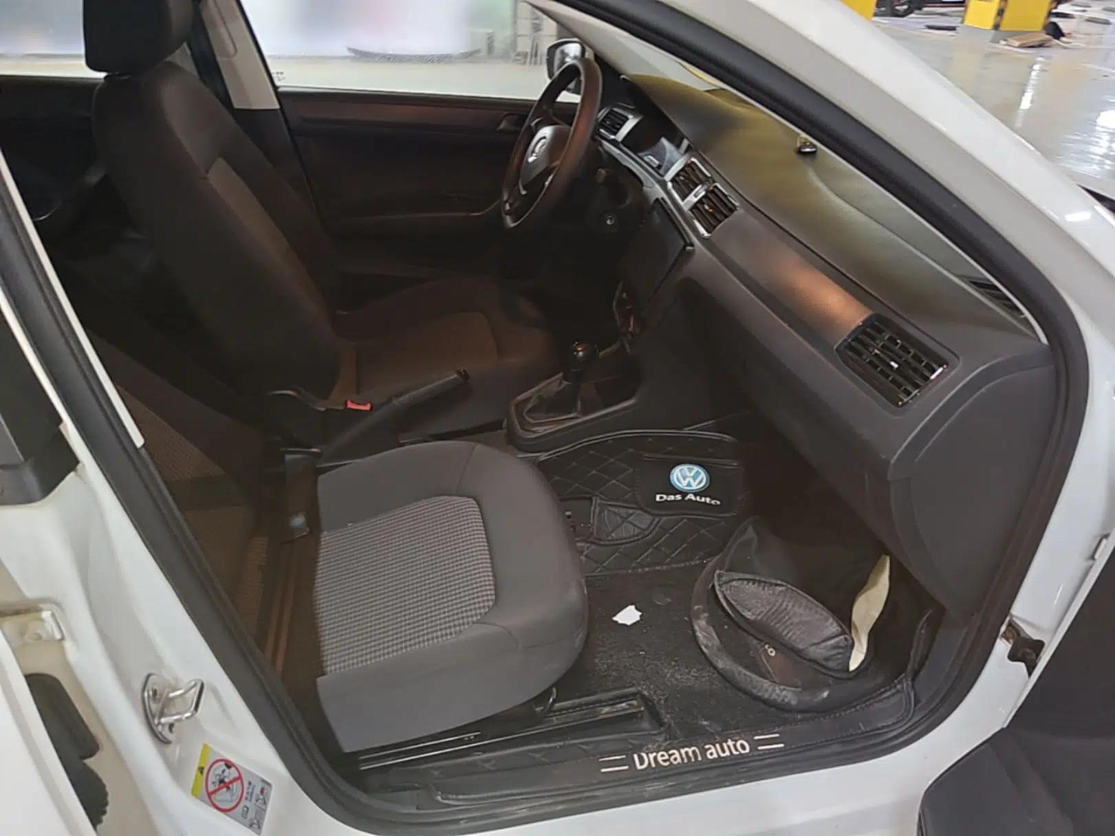 Volkswagen Santana 2016 1.6L Automatic Fashion Edition — миниатюра 19