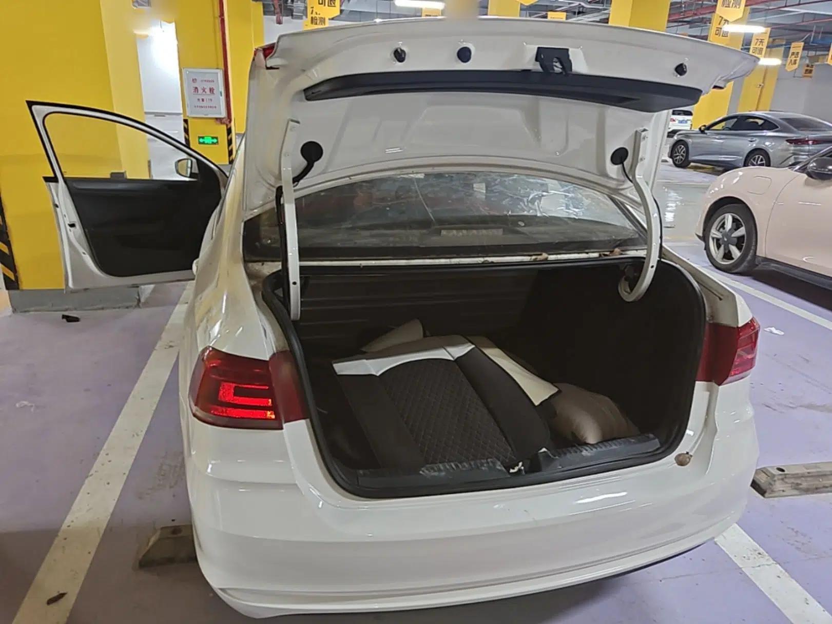 Volkswagen Santana 2016 1.6L Automatic Fashion Edition — миниатюра 22