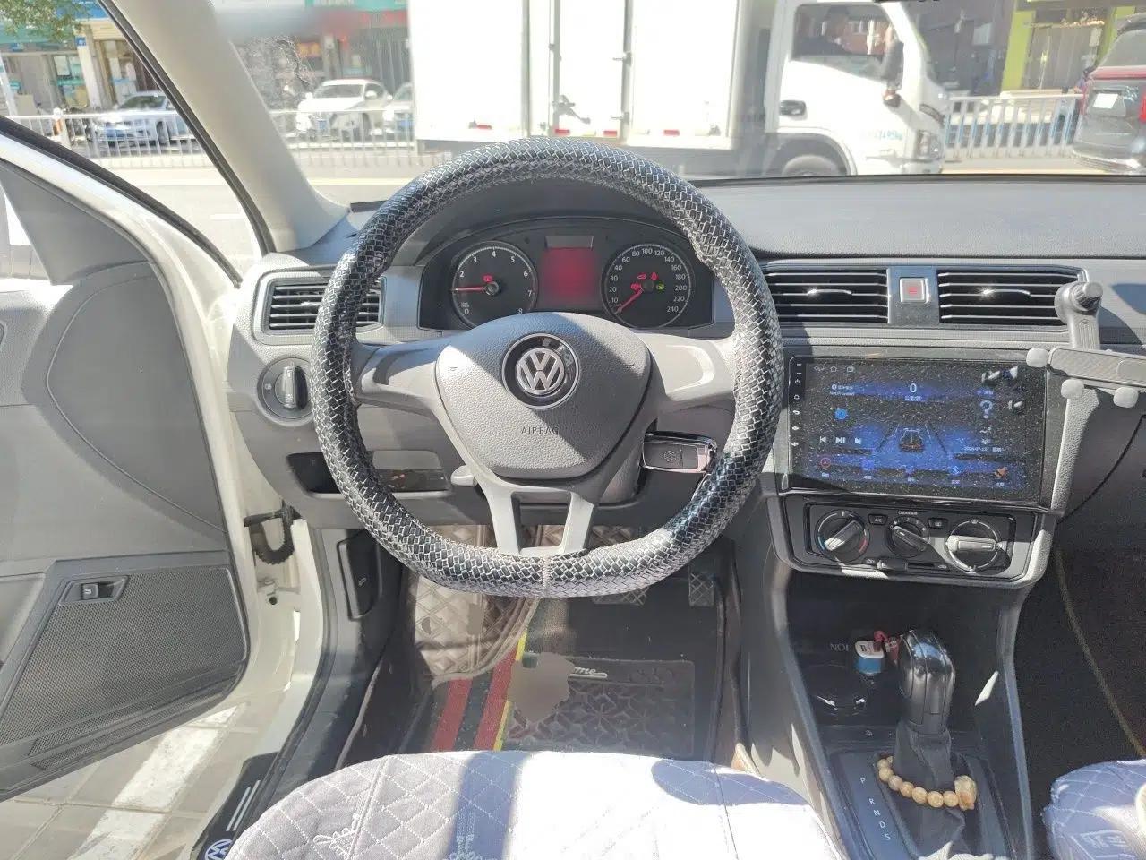 Volkswagen Santana 2021 1.5L Automatic Fashion Edition — миниатюра 10
