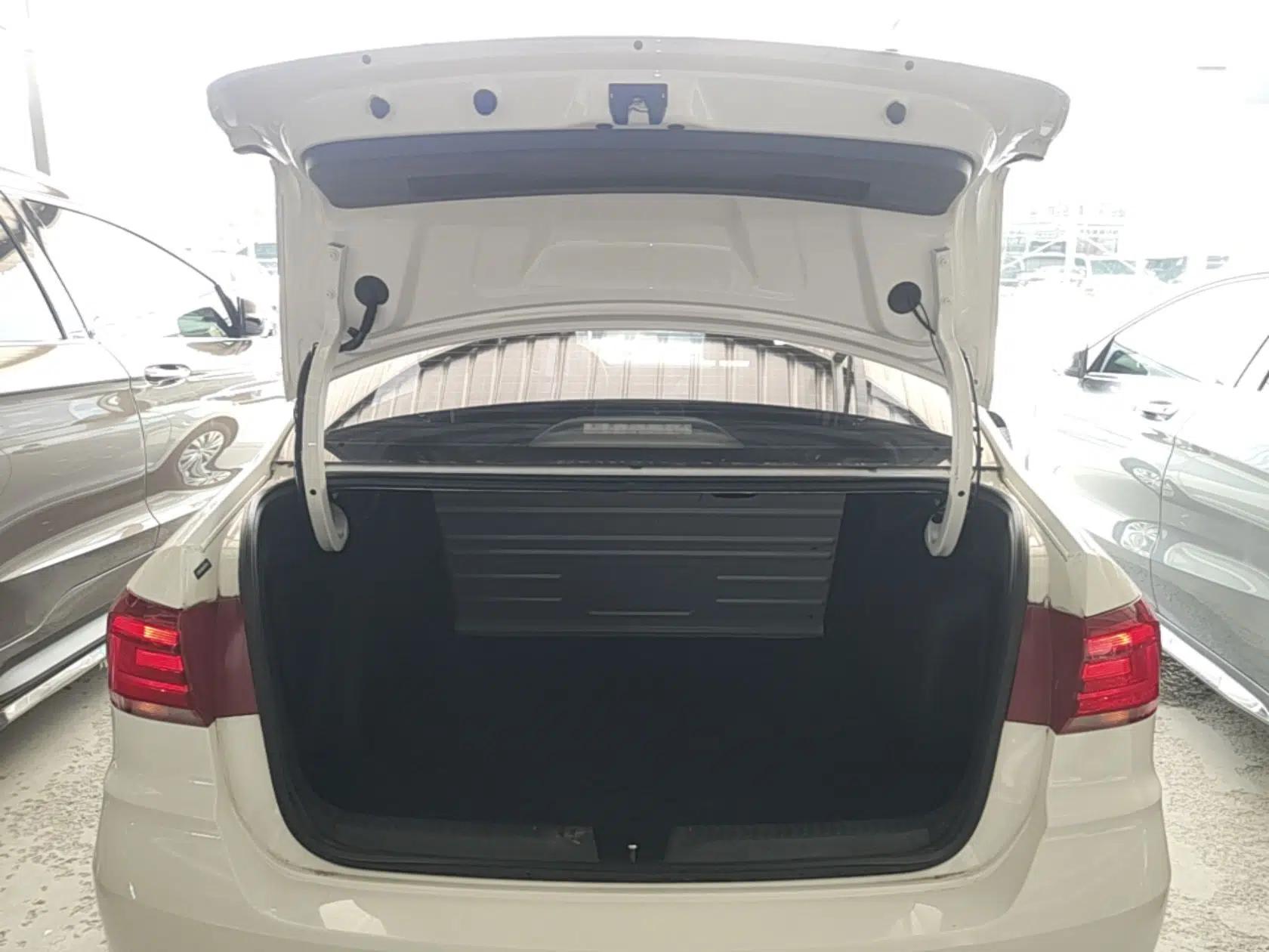 Volkswagen Santana 2018 1.5L Automatic Fashion Edition — миниатюра 22