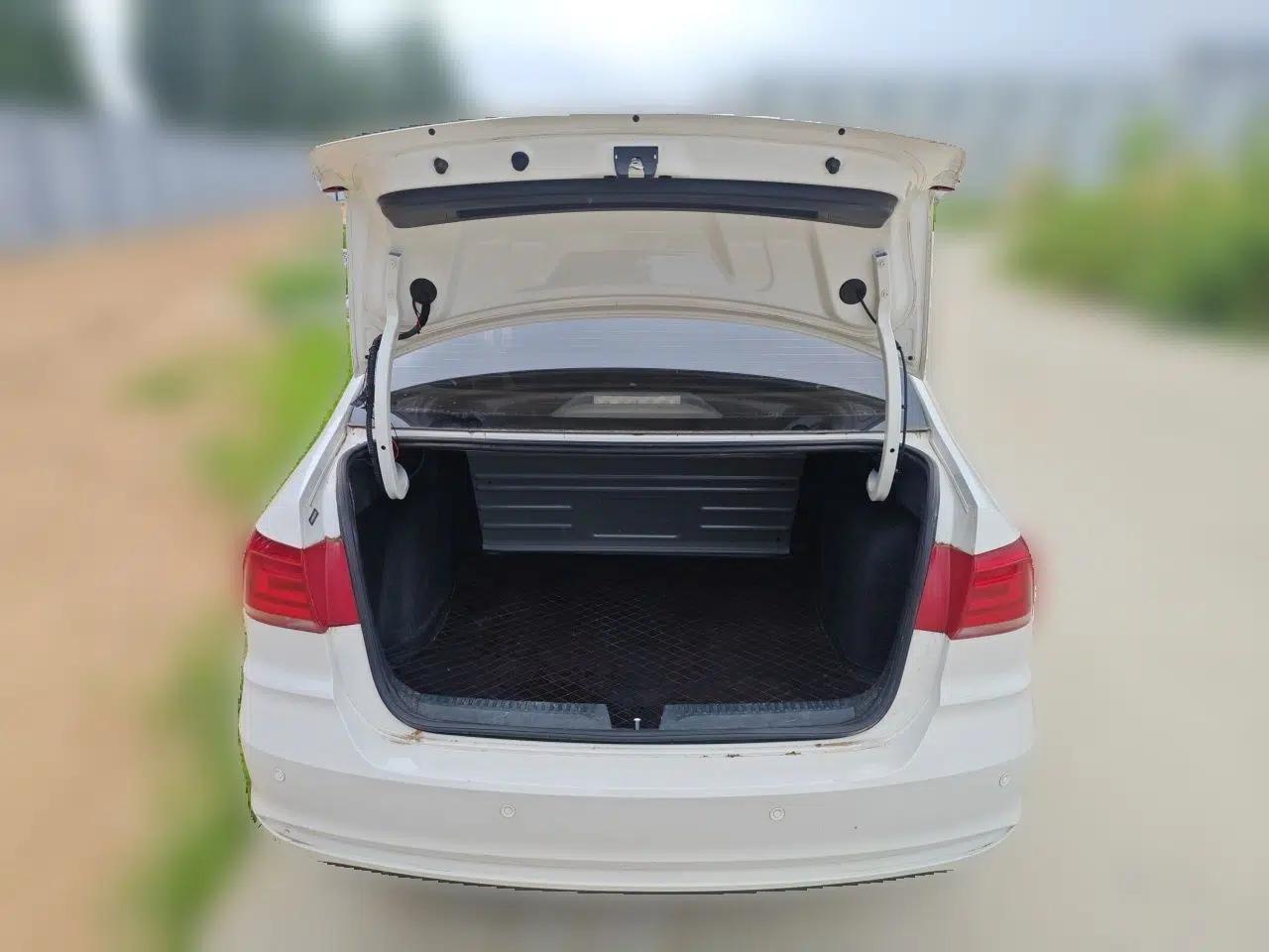 Volkswagen Santana 2018 1.5L Manual Fashion Edition — миниатюра 19