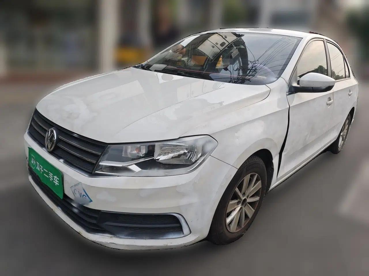 Volkswagen Santana 2016 1.6L Manual Fashion Edition — миниатюра 1