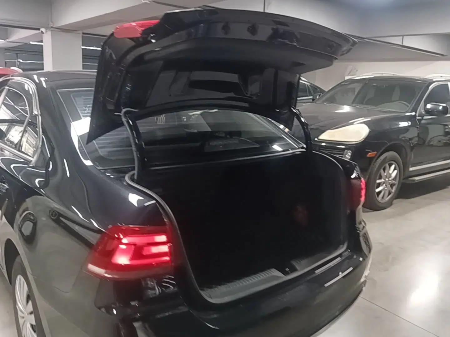 Volkswagen Santana 2021 1.5L Automatic Fashion Edition — миниатюра 27