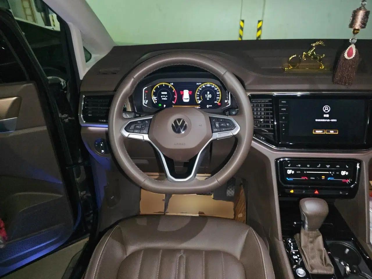 Volkswagen Viloran 2020 330TSI Luxury Edition — миниатюра 10