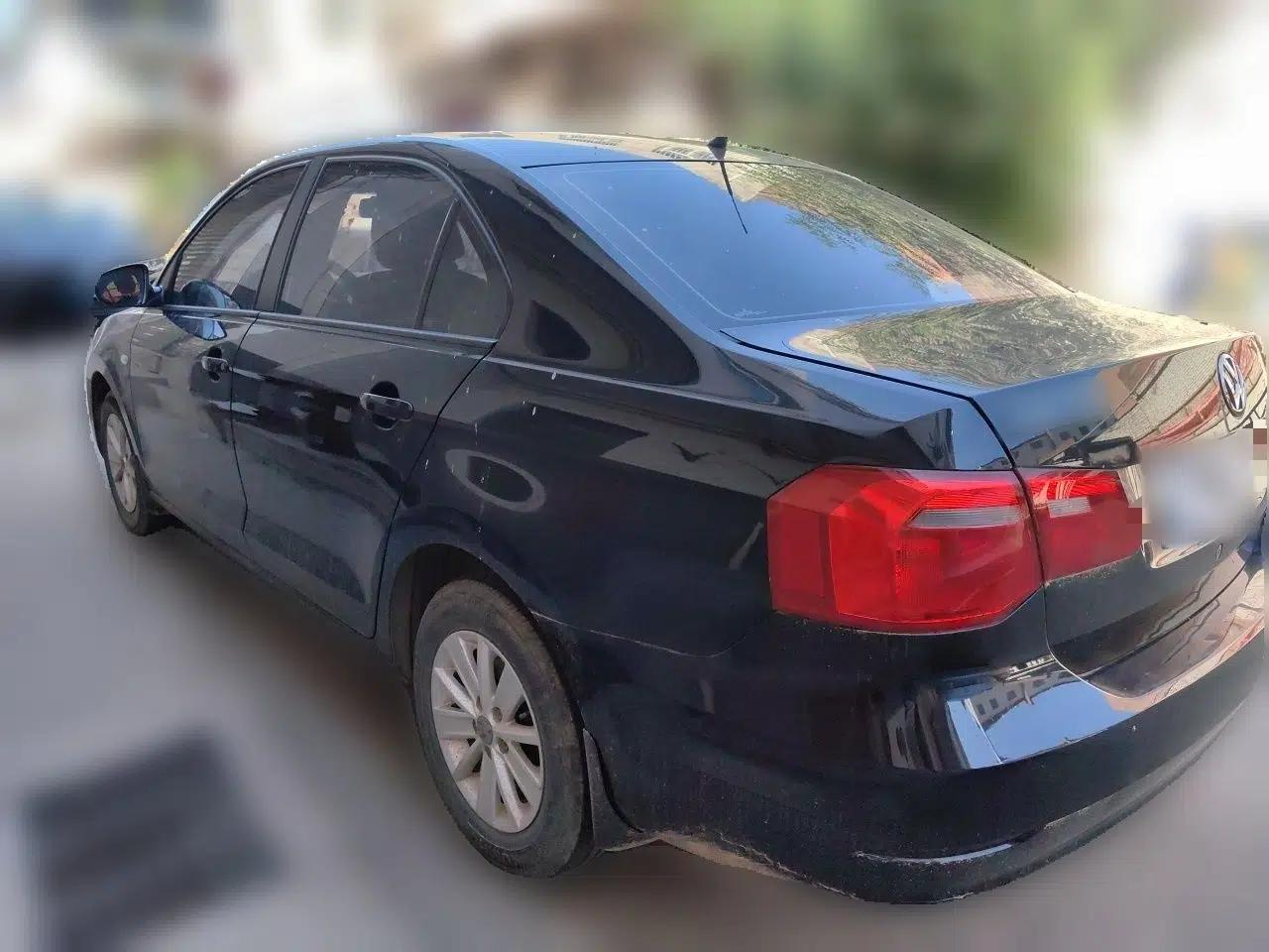 Volkswagen Jetta 2015 Value Edition 1.6L Manual Fashionable Style — миниатюра 4