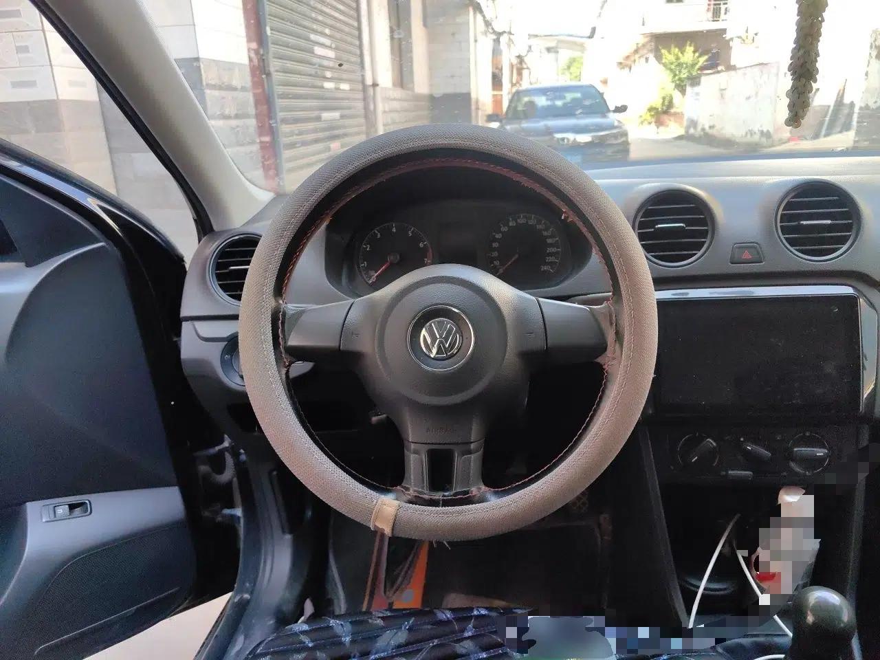 Volkswagen Jetta 2015 Value Edition 1.6L Manual Fashionable Style — миниатюра 10