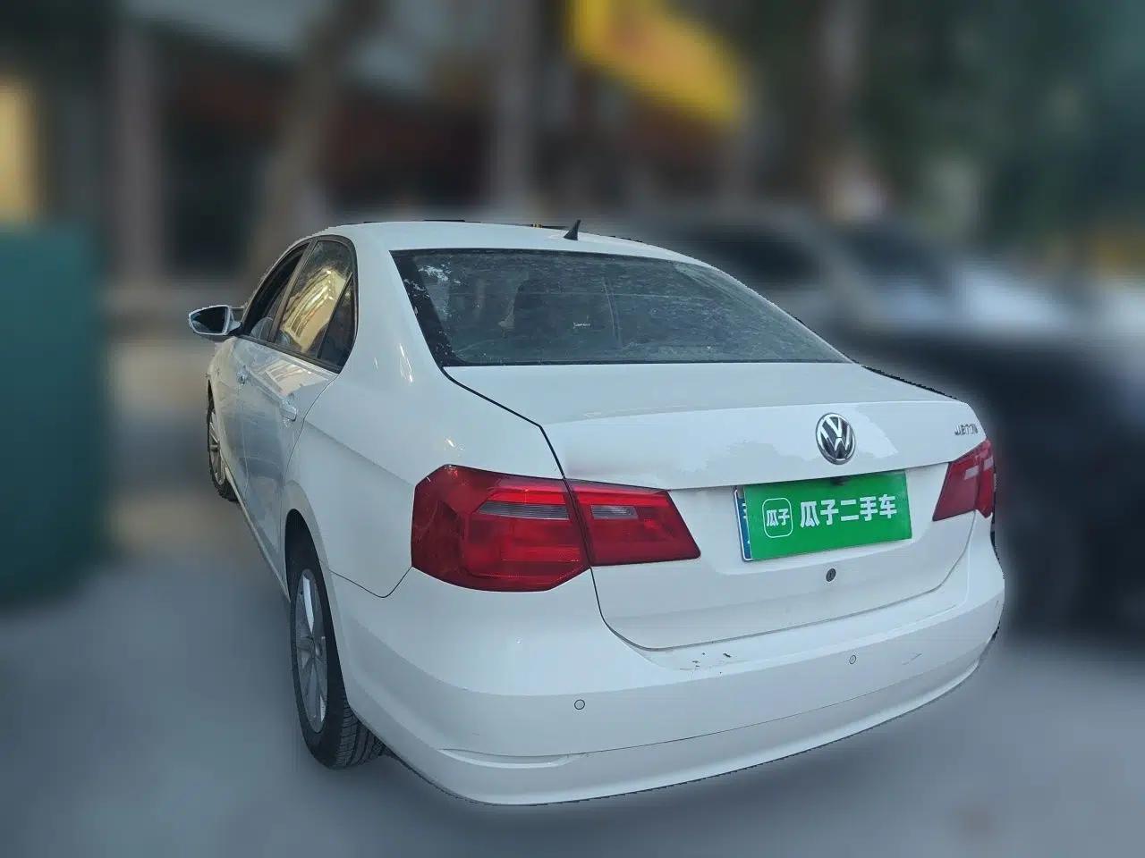 Volkswagen Jetta 2015 1.6L Manual Comfort Model — миниатюра 4