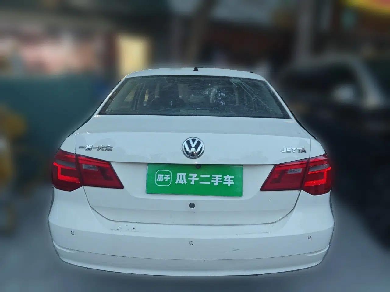 Volkswagen Jetta 2015 1.6L Manual Comfort Model — миниатюра 5