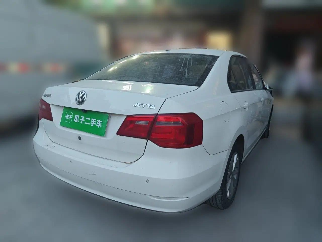 Volkswagen Jetta 2015 1.6L Manual Comfort Model — миниатюра 6