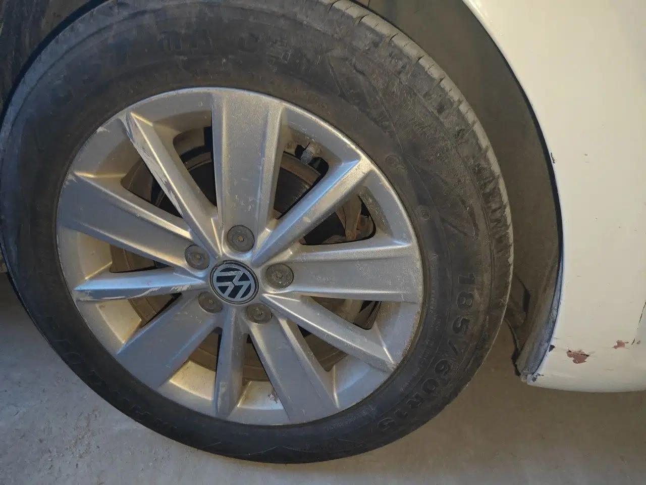 Volkswagen Jetta 2015 1.6L Manual Comfort Model — миниатюра 8