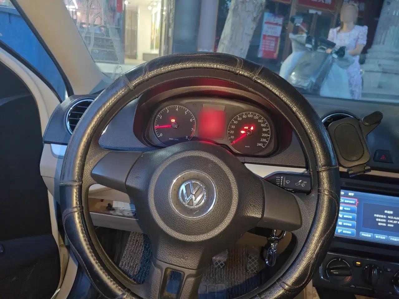 Volkswagen Jetta 2015 1.6L Manual Comfort Model — миниатюра 10