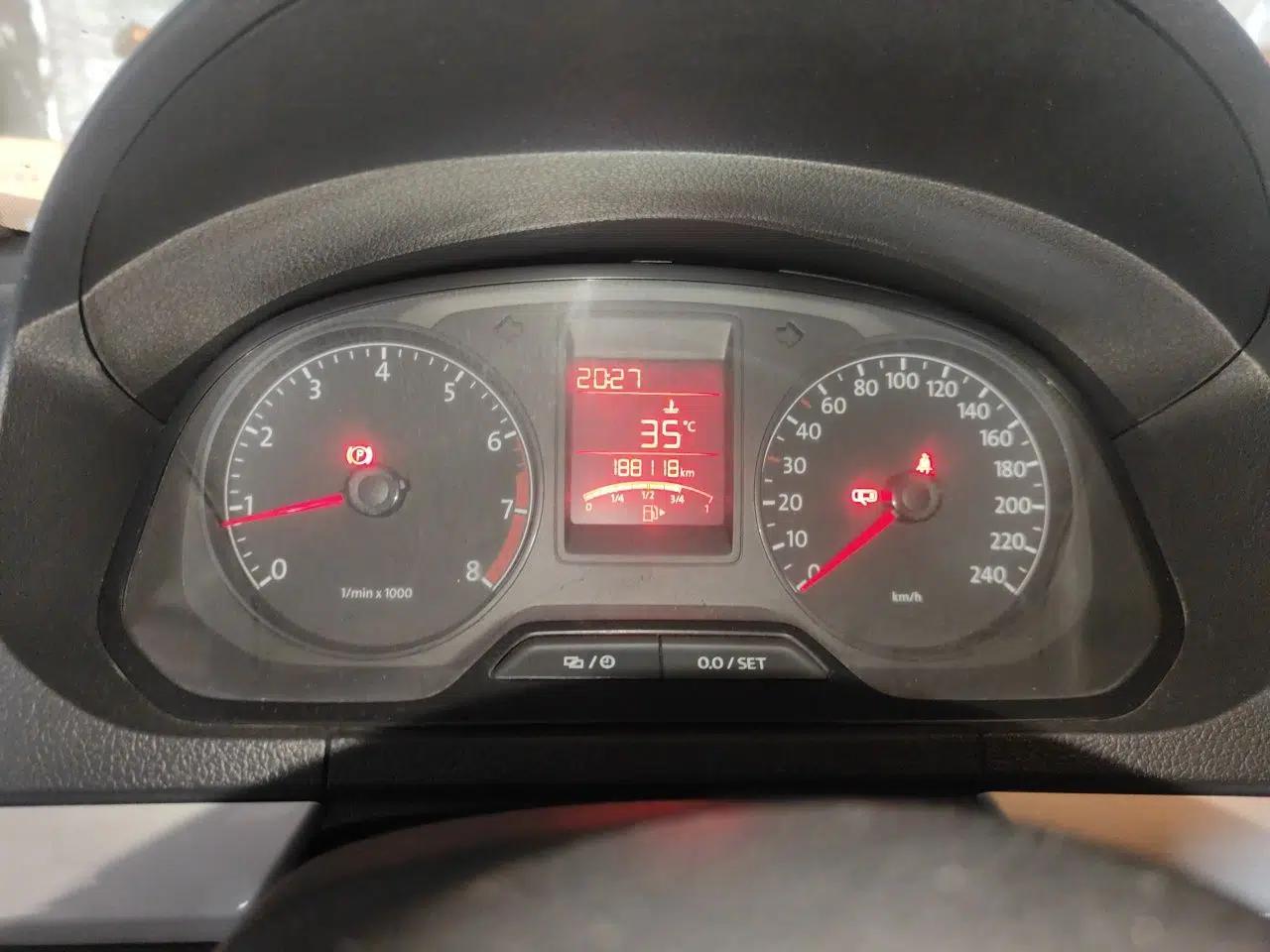 Volkswagen Jetta 2013 1.4L Manual Comfort Model — миниатюра 11