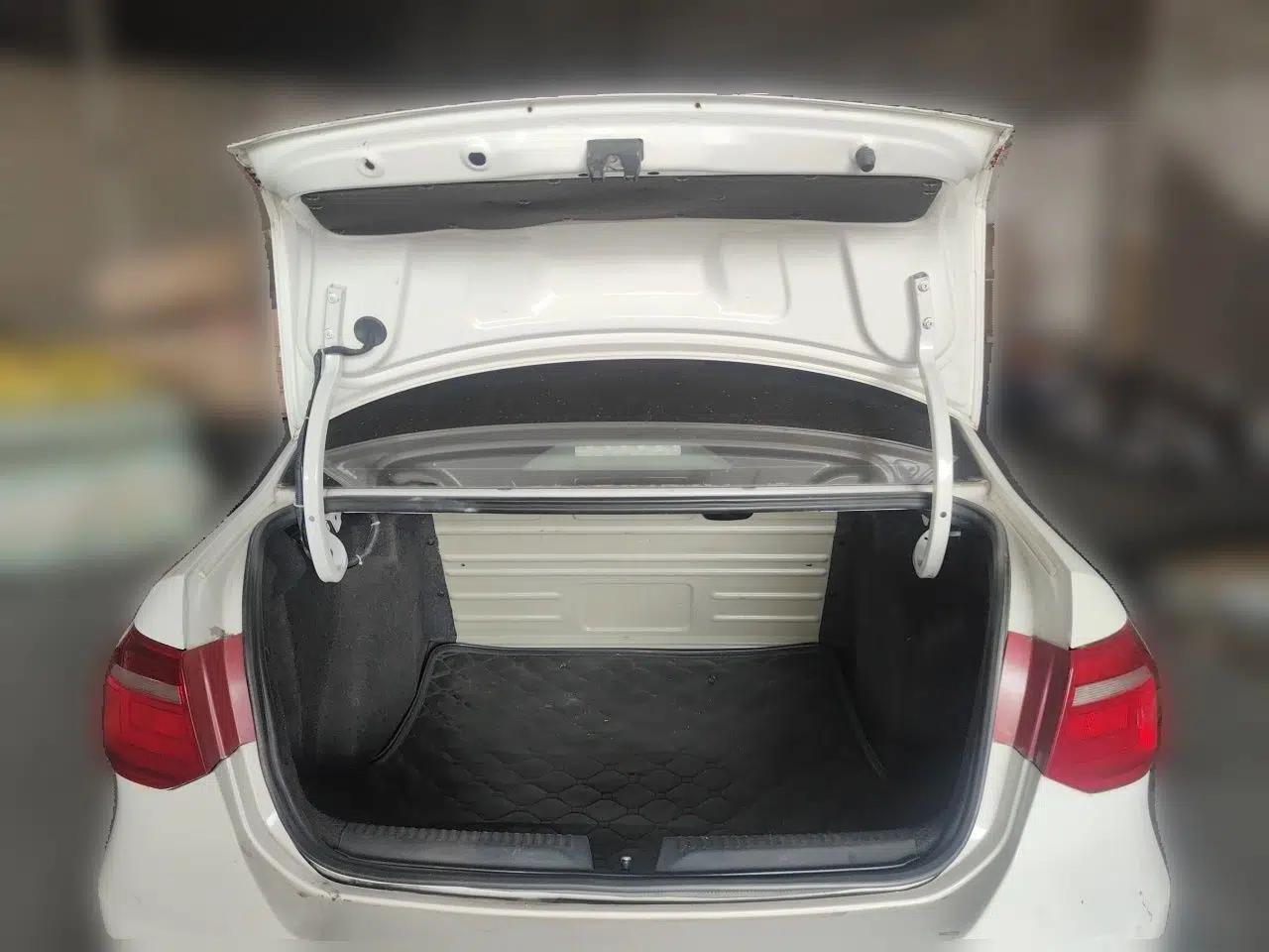 Volkswagen Jetta 2013 1.4L Manual Comfort Model — миниатюра 19