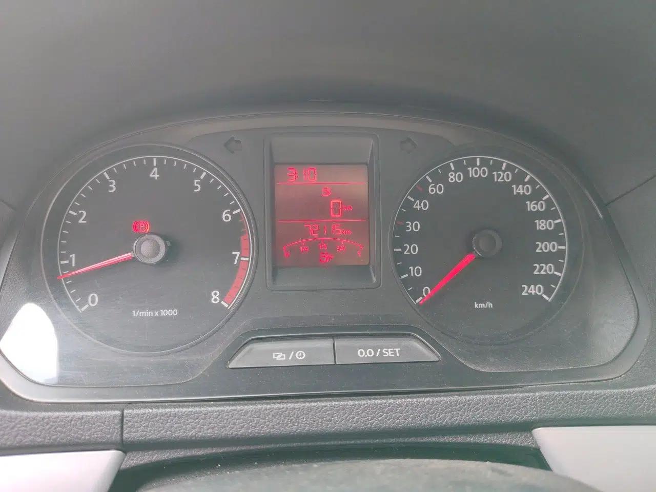 Volkswagen Jetta 2013 1.4L Manual Comfort Model — миниатюра 11
