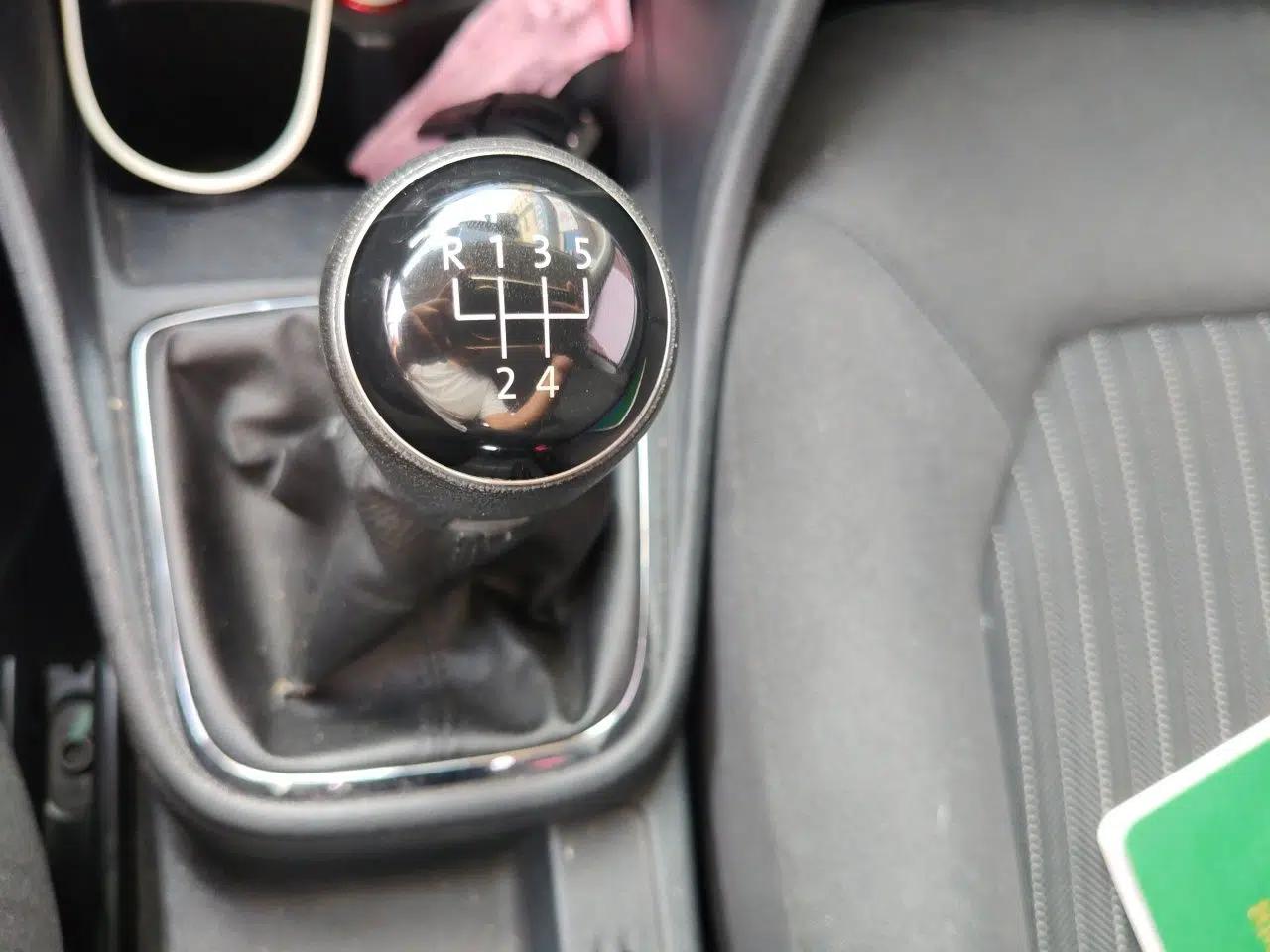 Volkswagen Jetta 2013 1.4L Manual Comfort Model — миниатюра 14