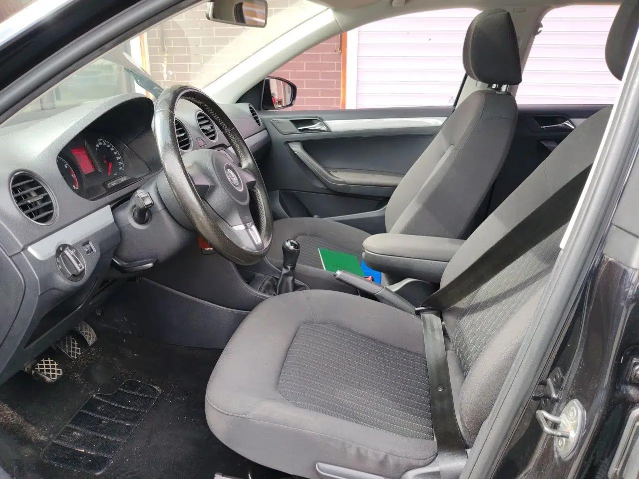 Volkswagen Jetta 2013 1.4L Manual Comfort Model — миниатюра 15