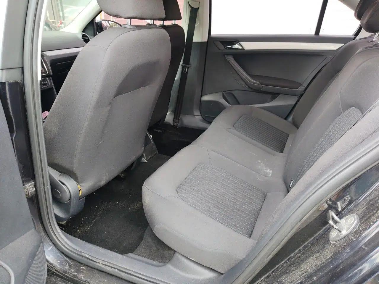 Volkswagen Jetta 2013 1.4L Manual Comfort Model — миниатюра 17